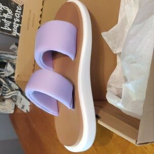 Kookaburra by UGG new in box never worn size 7